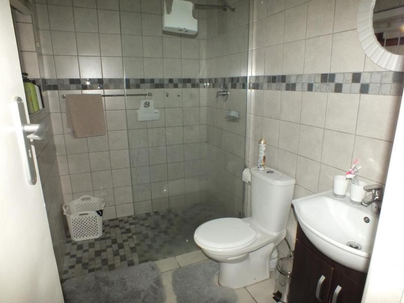 To Let 1 Bedroom Property for Rent in Oakdale Western Cape